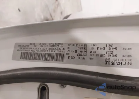 2017 Jeep Compass Latitude 4X4 z USA, uszkodzony, nr VIN 1C4NJDEB0HD141725